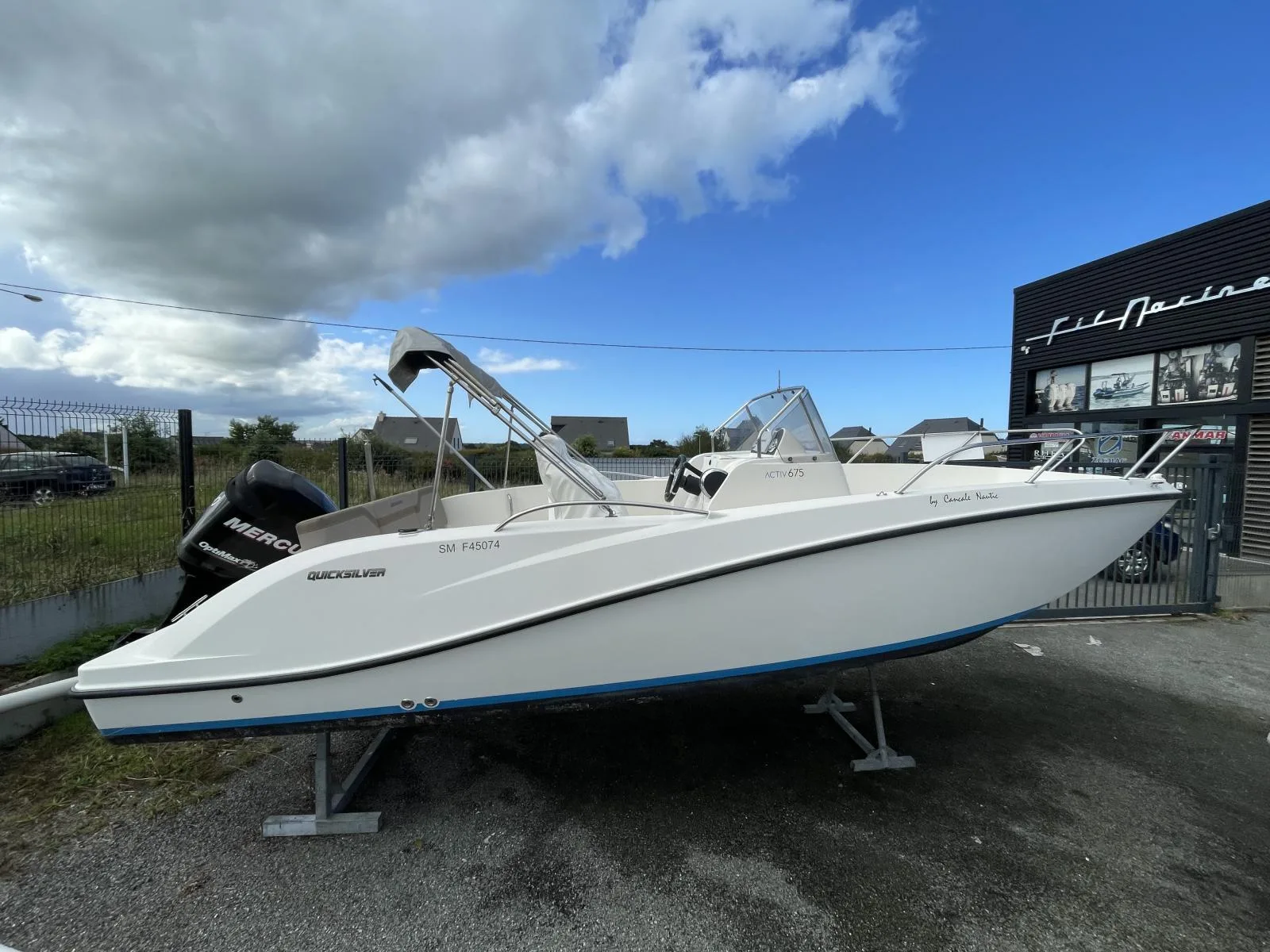 Quicksilver Activ 675 used - photo 1