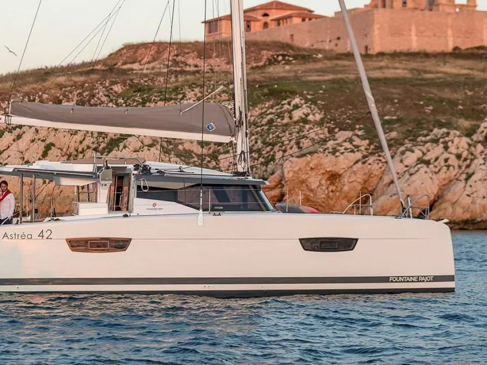 Fountaine Pajot Astréa 42 used - photo 1