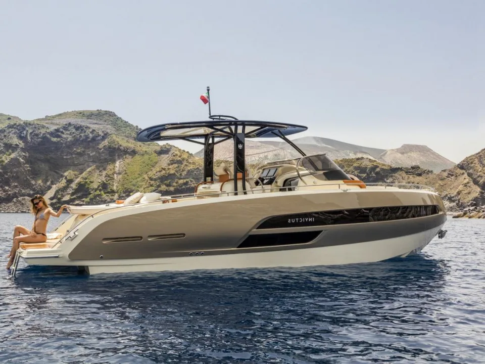 Invictus GT 320 used - photo 1