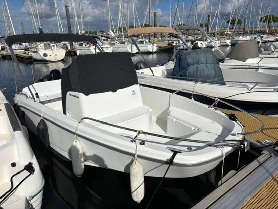 Beneteau FLYER 6 SPACEDECK d'occasion - photo 1 Beneteau FLYER 6 SPACEDECK d'occasion - photo 1