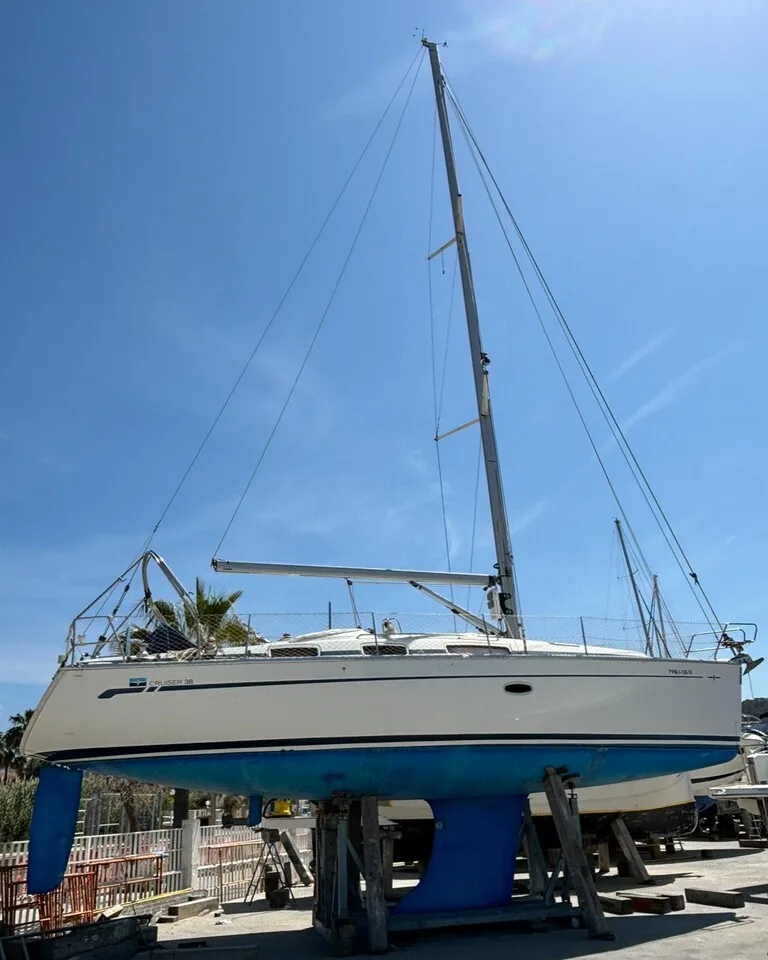 Bavaria Yachts Cruiser 38 used - photo 1