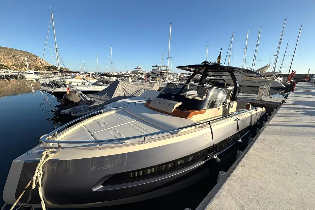 Invictus 320 GT used - photo 1
