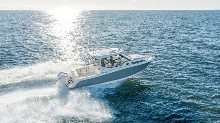 Boston Whaler 325 Conquest