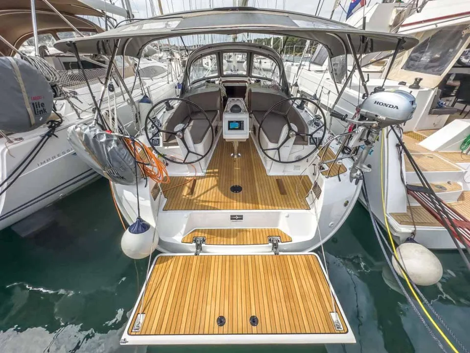 Bavaria Yachts Cruiser 37 used - photo 1