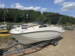 Quicksilver 555 Cabin d'occasion - photo 1