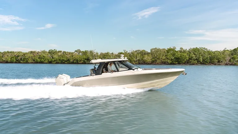 Boston Whaler 380 Realm