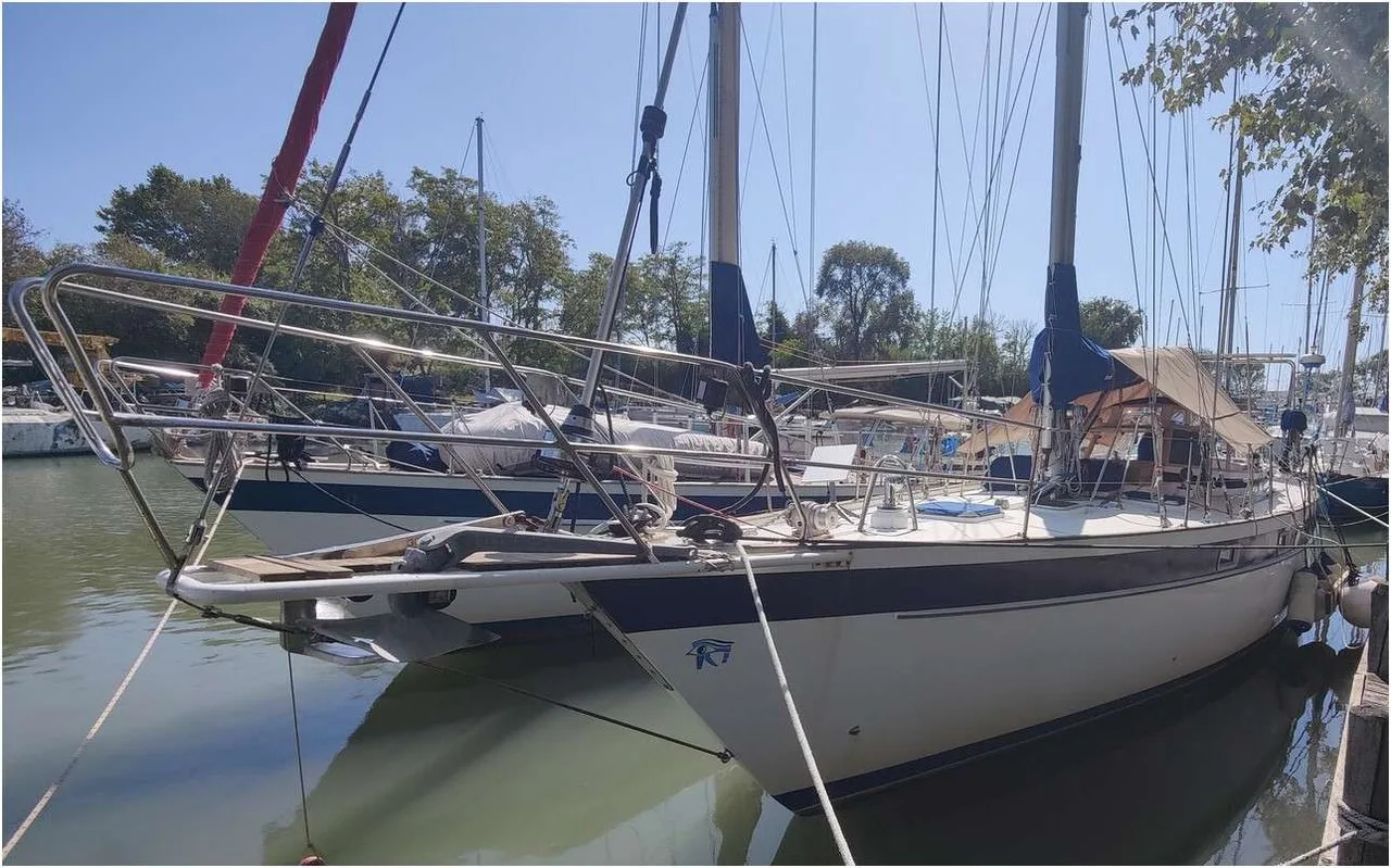 Hallberg-Rassy 42 E used - photo 1