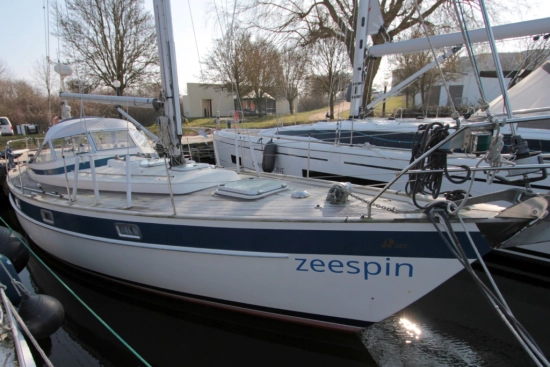 Hallberg-Rassy 352 used - photo 1