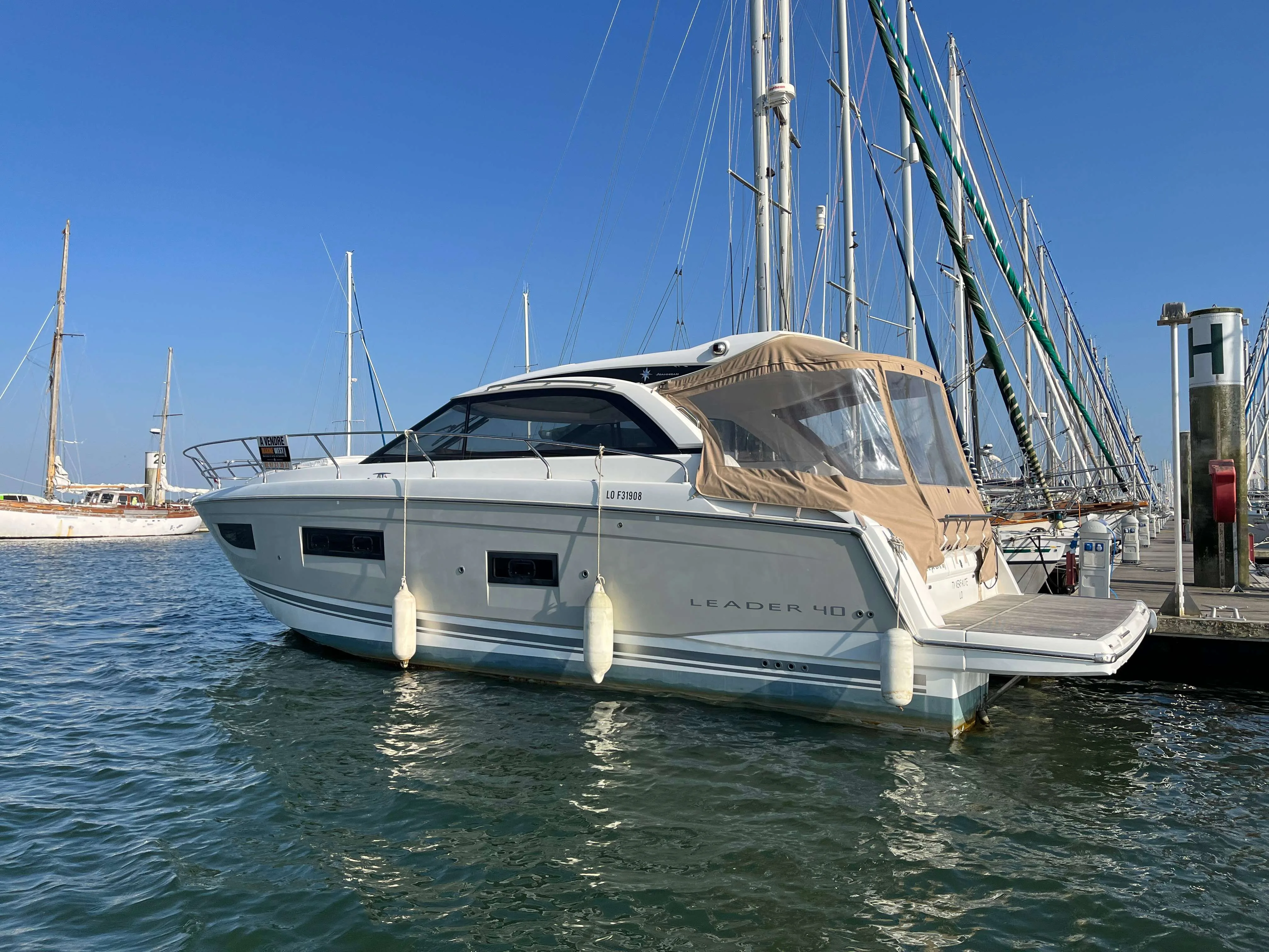 Jeanneau LEADER 40 used - photo 1