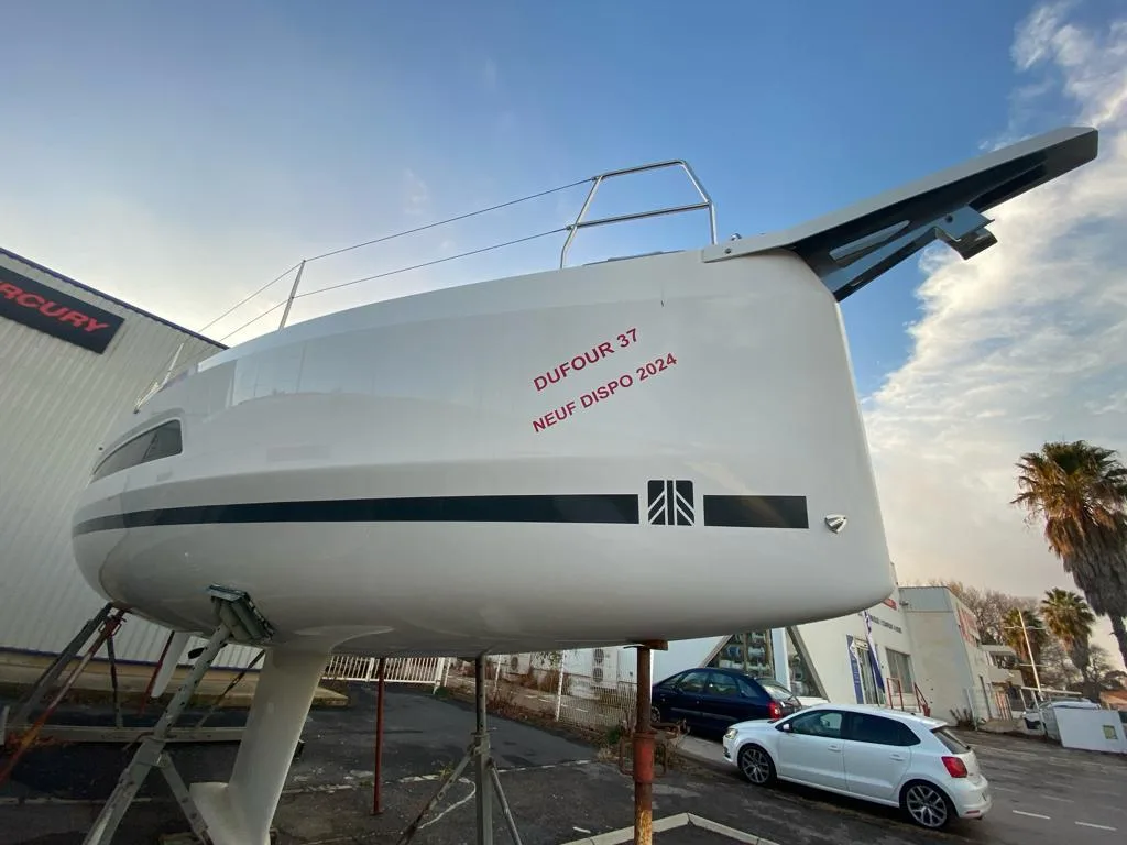 Dufour 37 new modele expo place de port a saisir used - photo 1