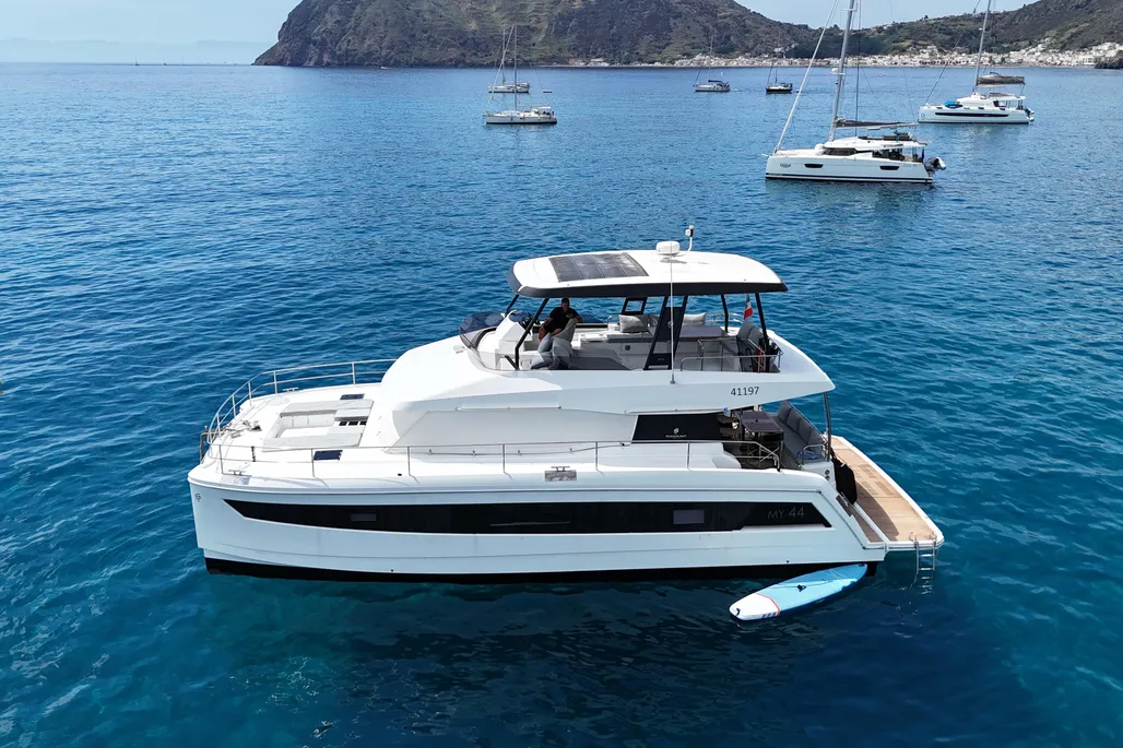 Fountaine Pajot Motor Yacht 44 used - photo 1
