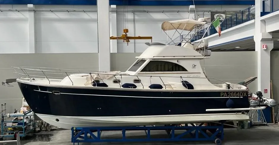 Cantieri Estensi 440 goldstar fly used - photo 1