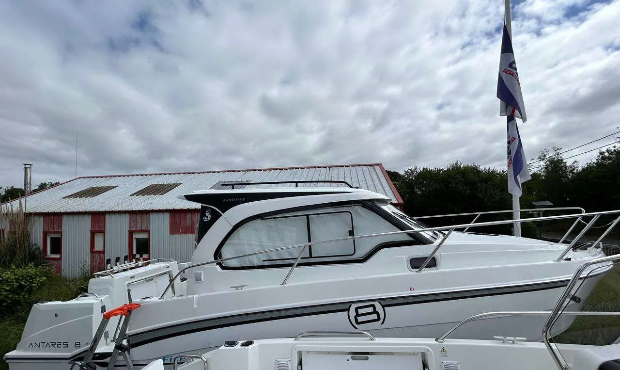 Beneteau ANTARES 8 FISHING usato - foto 1