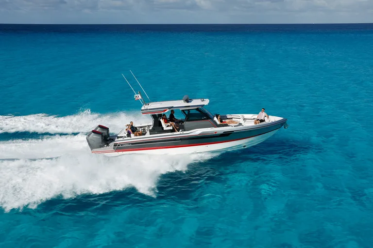 Formula Boats 387 Center Console Sport