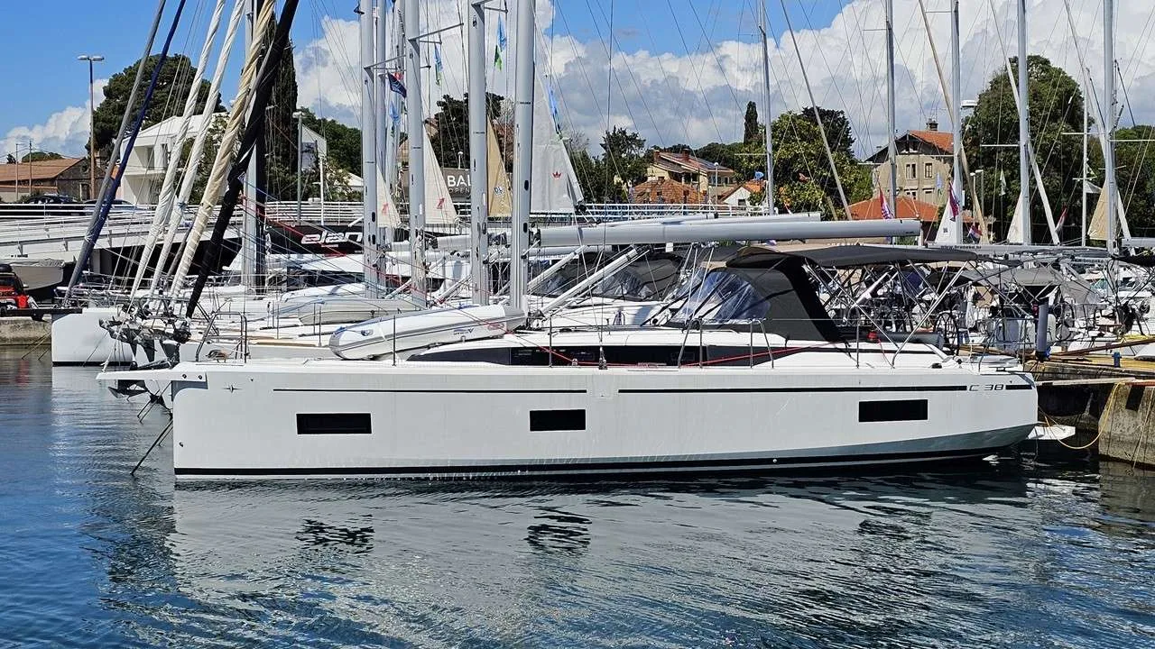 Bavaria Yachts C38 usato - foto 1 Bavaria Yachts C38 usato - foto 1