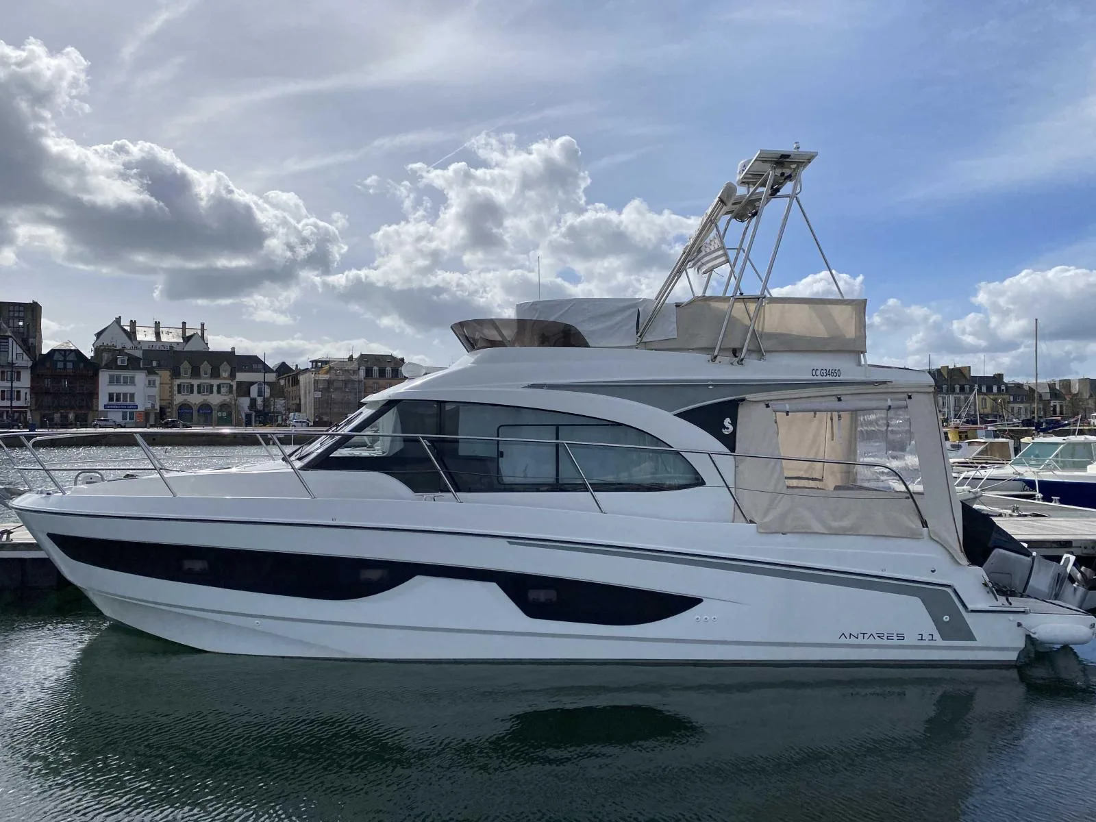 Beneteau Antares 11 fly d'occasion - photo 1