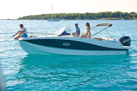 Quicksilver Activ 755 Sundeck und Trailer gebraucht - Foto 1