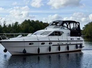 Aquafibre 39 Aft Cabin w/ Single Perkins Shaft Drive Diesel used - photo 1