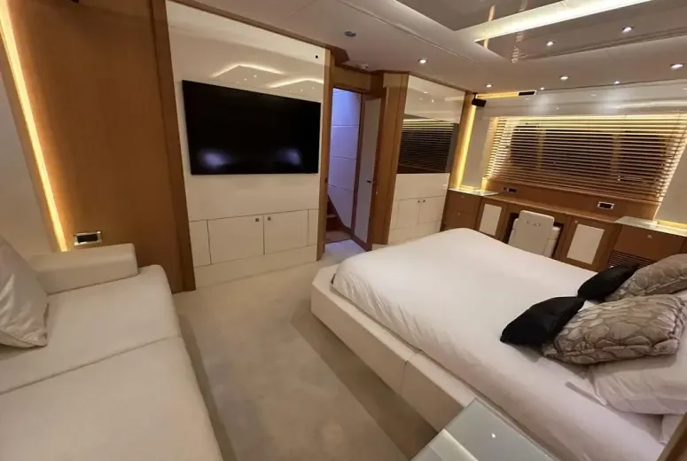 Sunseeker PREDATOR 84 used - hero image 12