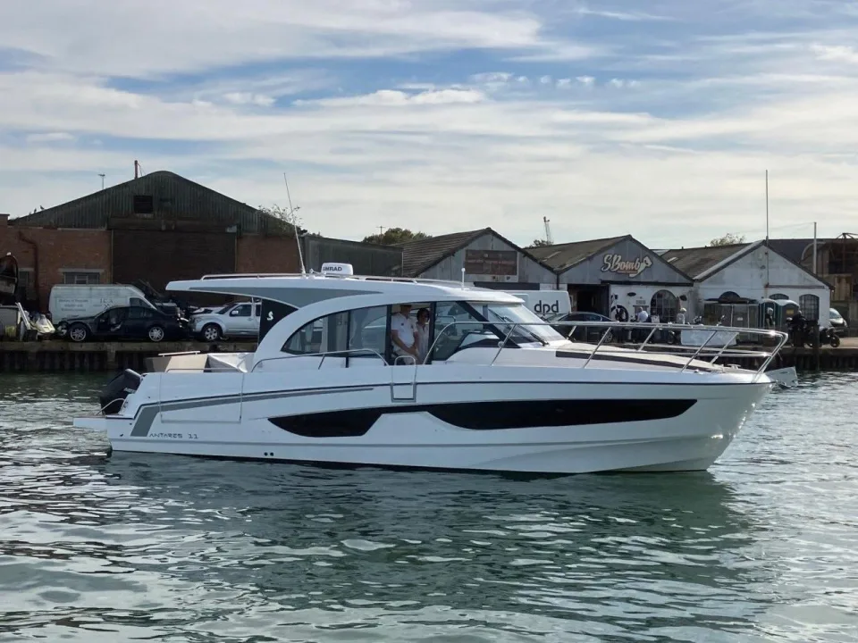 Beneteau Antares 11 OB - (Seakeeper) usato - foto 1
