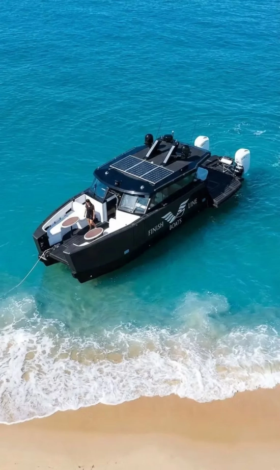 Finish Line Wide Body Serenity Anno 2026 Lunghezza 13,1 m Larghezza 1,3 m Cabine / Camerette 0 Bagni 0 IVA pagata Capacità d’acqua 757 L used - photo 1