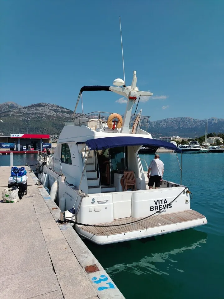 Beneteau Antares 13.8 usato - foto 1