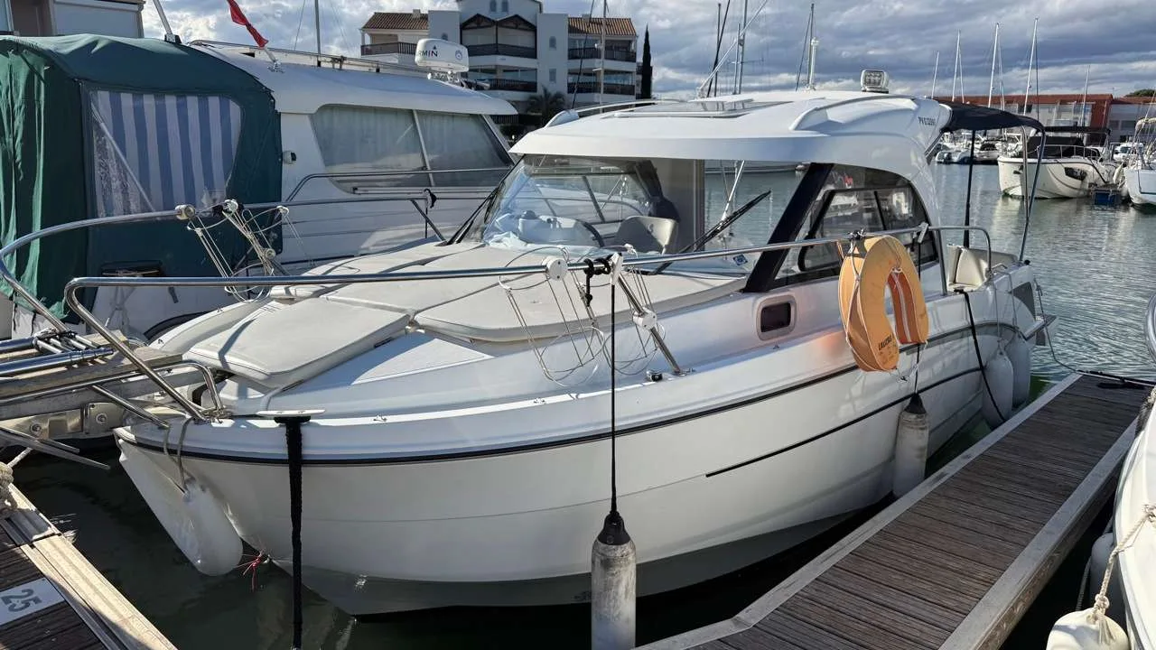 Beneteau ANTARES 8 OB used - photo 1