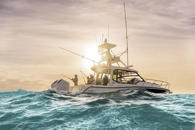 Boston Whaler 365 Conquest