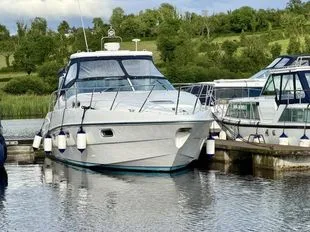 Sealine S38 w/ Twin Volvo Penta D4 2 x 260HP, Diesel Sterndrives usato - foto 1