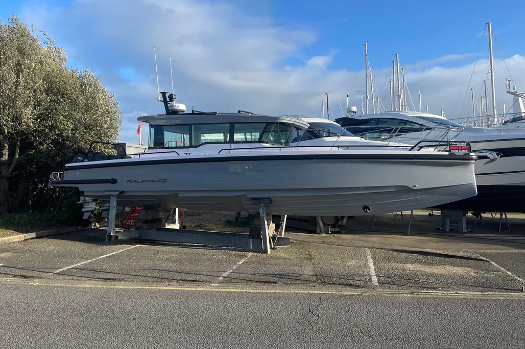 Axopar 37 XC Cross Cabin used - photo 1