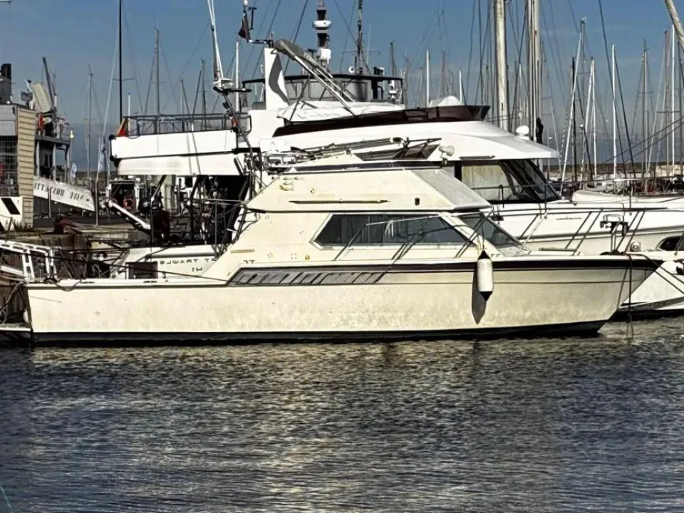 Hatteras 32 Sport Fly used - photo 1