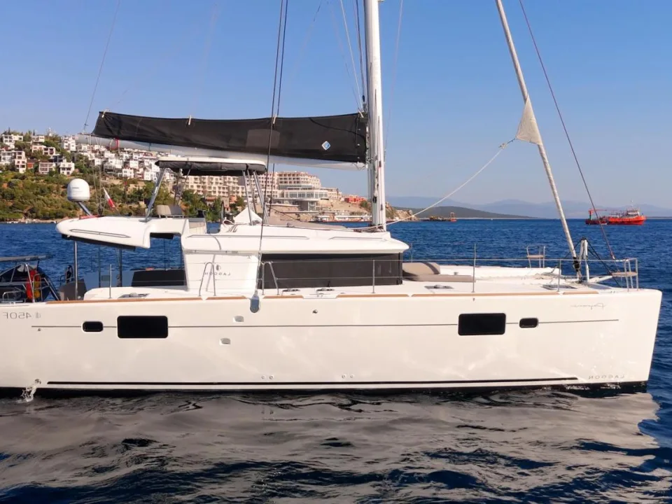 Lagoon 450F used - photo 1