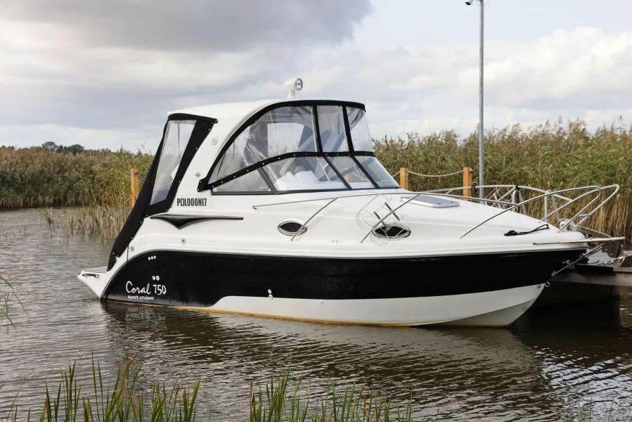 Coral Yacht Coral 750 Hard Top gebraucht - Foto 1 Coral Yacht Coral 750 Hard Top gebraucht - Foto 1
