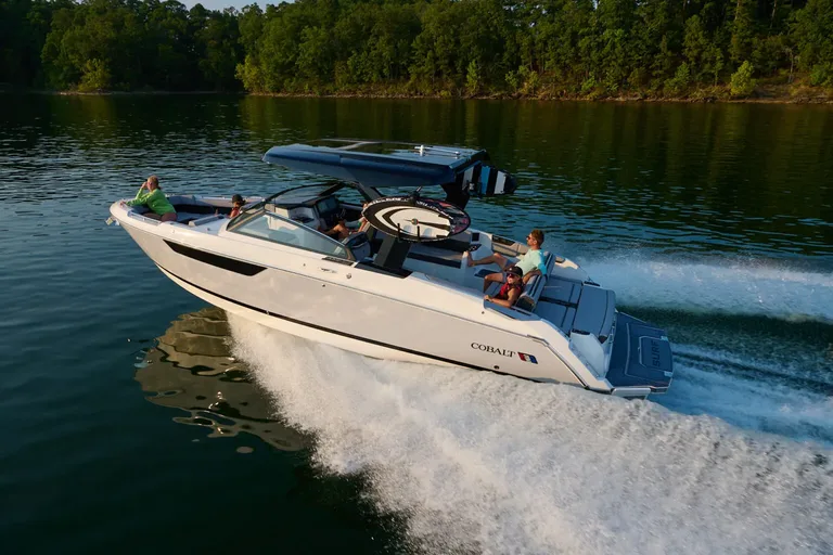 Cobalt Boats R31 Surf