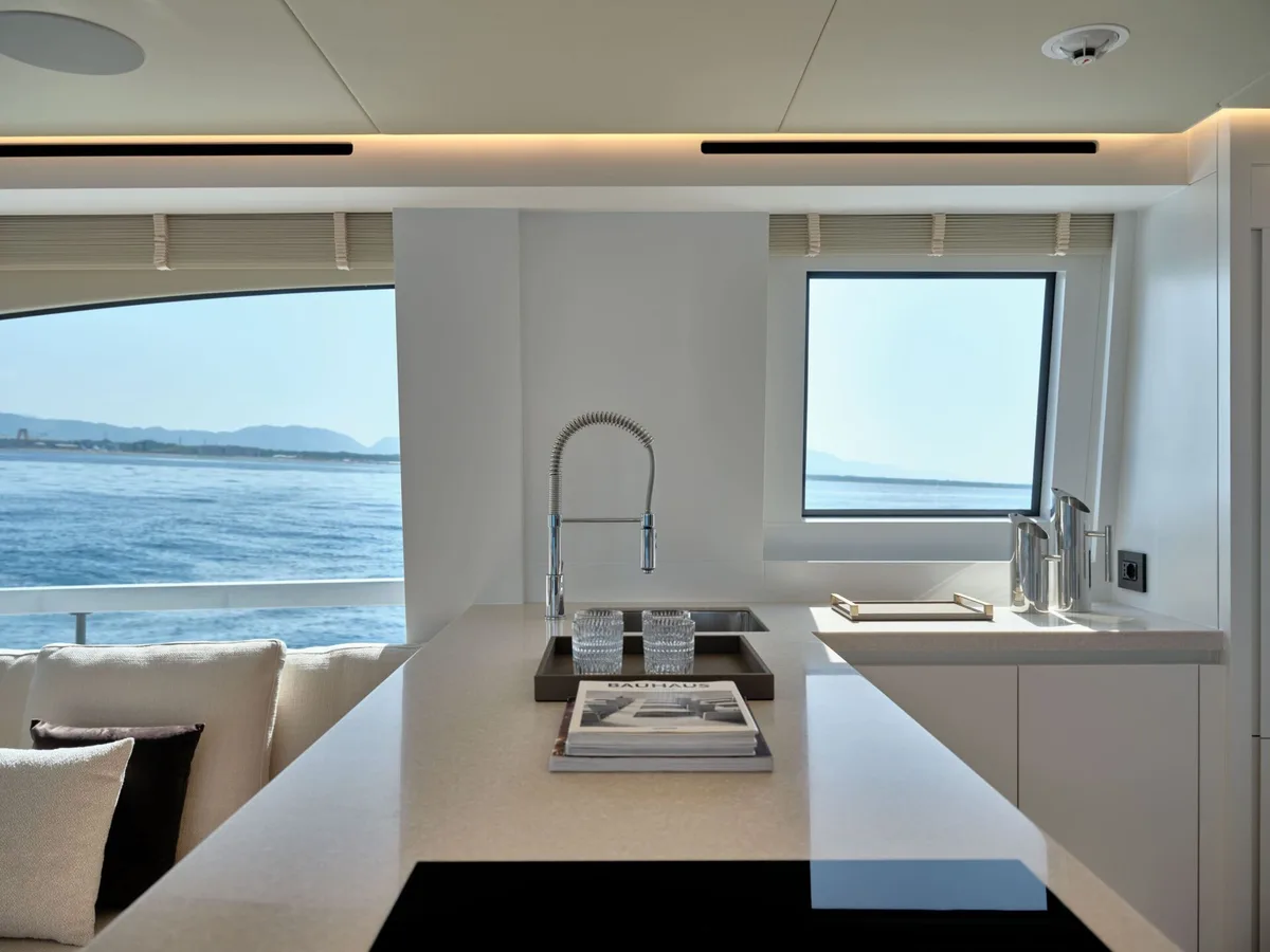 AB Yachts AB 80 — 11