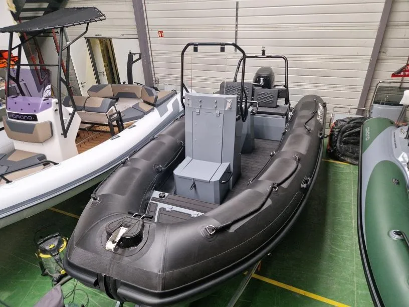 3D Tender NIVIDIC 550 black with engine d'occasion - photo 1