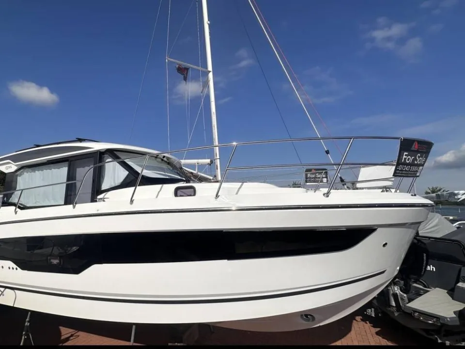 Jeanneau Merry Fisher 1095 Coupe Series 2 used - photo 1