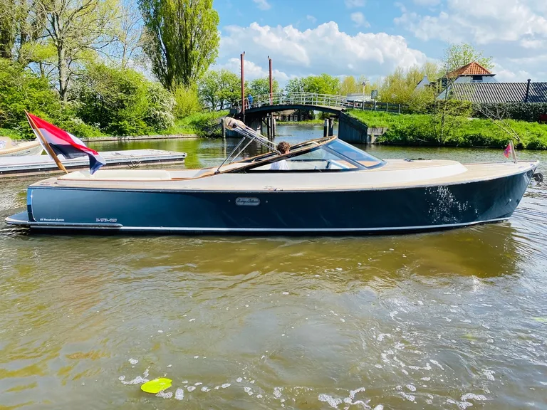 Long Island 33 Runabout