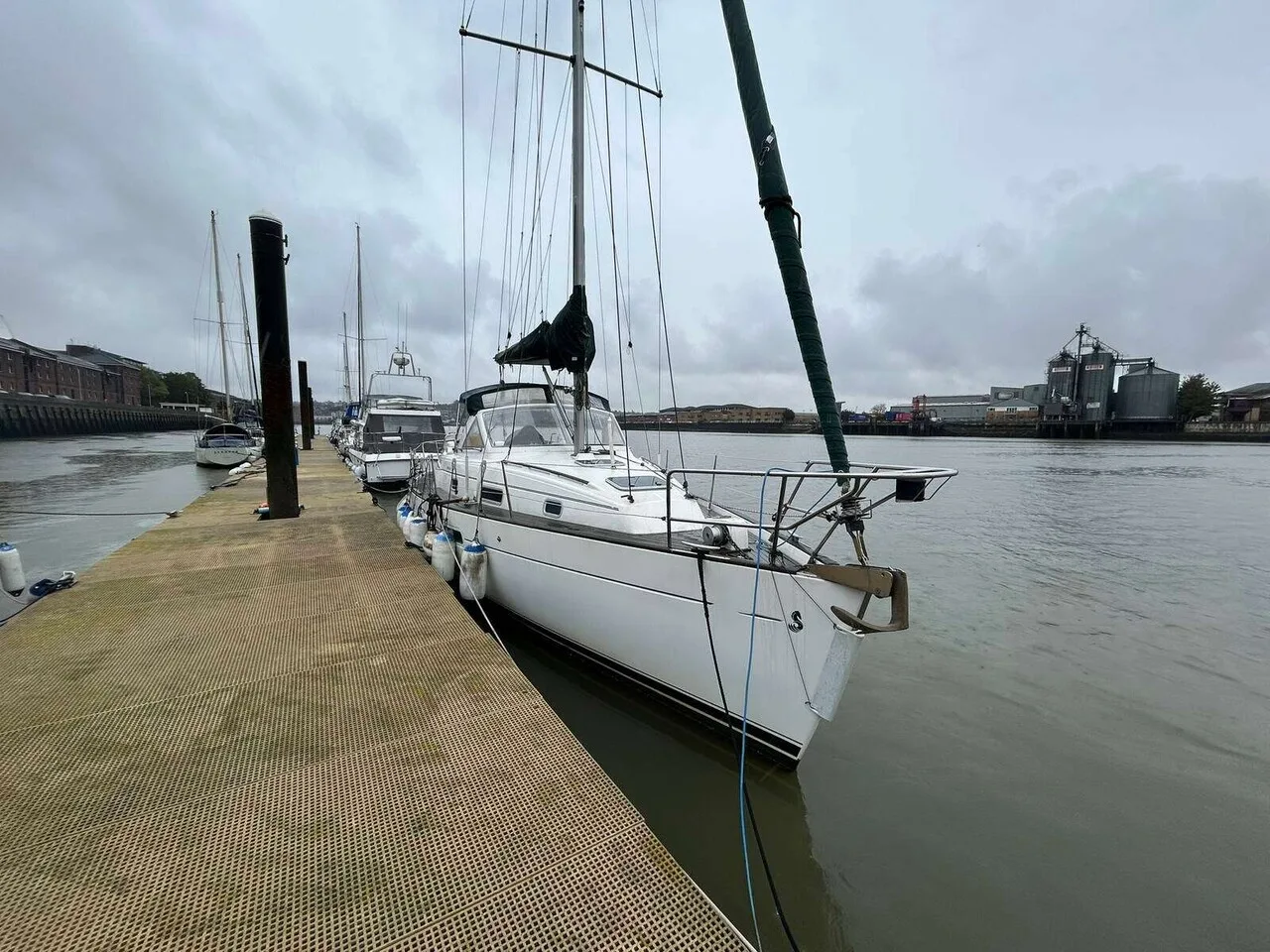 Beneteau Oceanis 36 CC used - photo 1