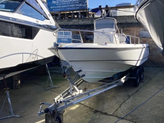 Boston Whaler 210 Outrage used - photo 1