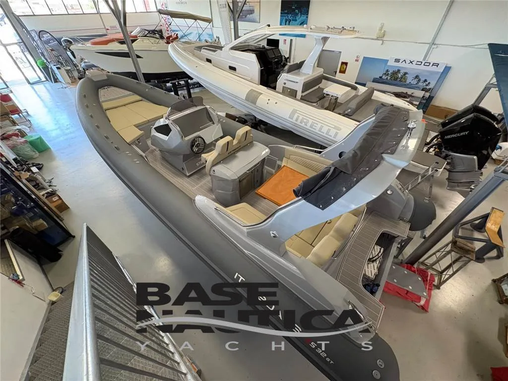 ITALBOATS STINGHER 32 GT used - photo 1