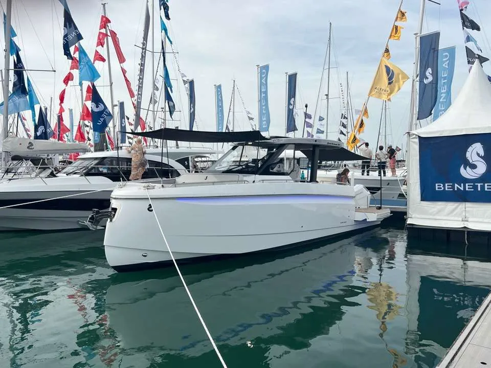 Beneteau GRAN TURISMO 35 NEW used - photo 1