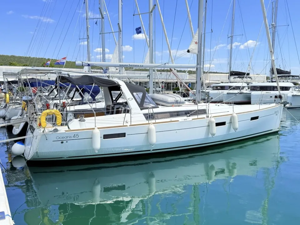 Beneteau Oceanis 45 used - photo 1