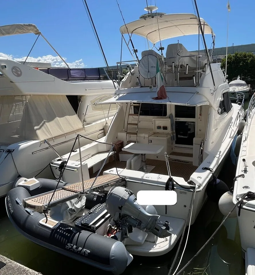 Riviera Marine 40 Flybridge used - photo 1