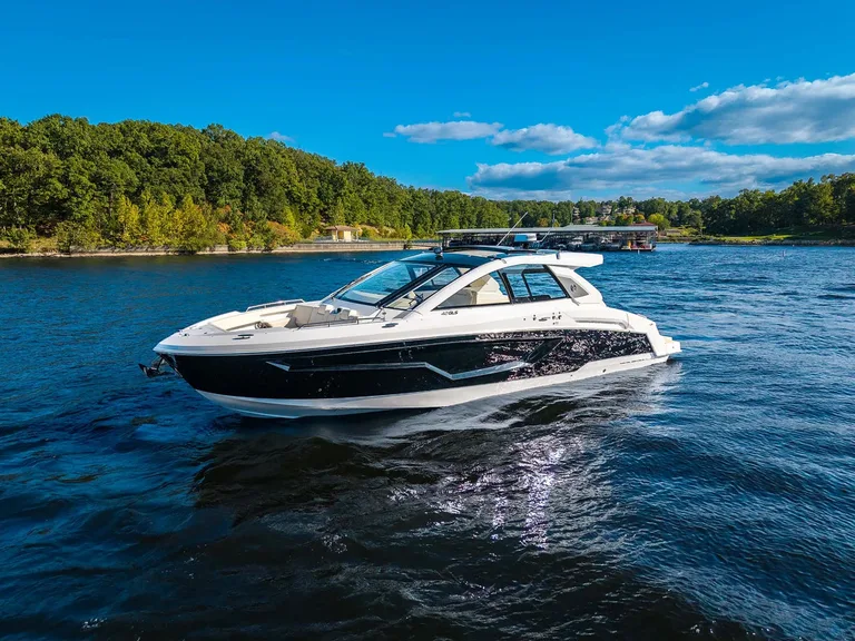 Cruisers Yachts 42 GLS I/O