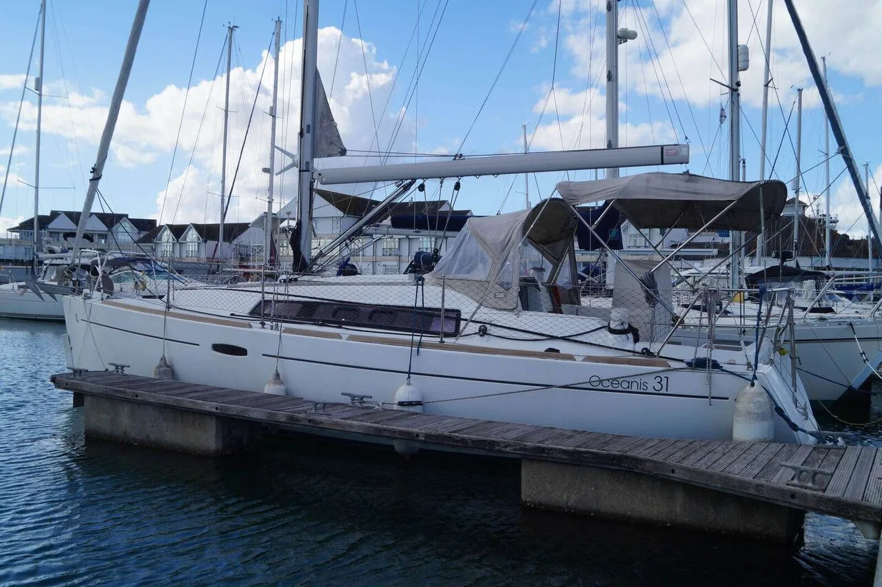 Beneteau Oceanis 31 used - photo 1