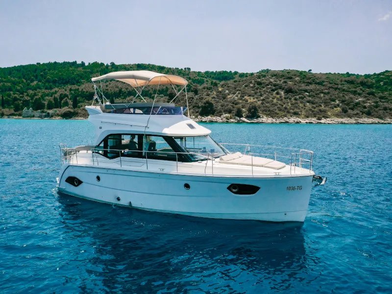 Bavaria Yachts E40 Fly used - photo 1 Bavaria Yachts E40 Fly used - photo 1