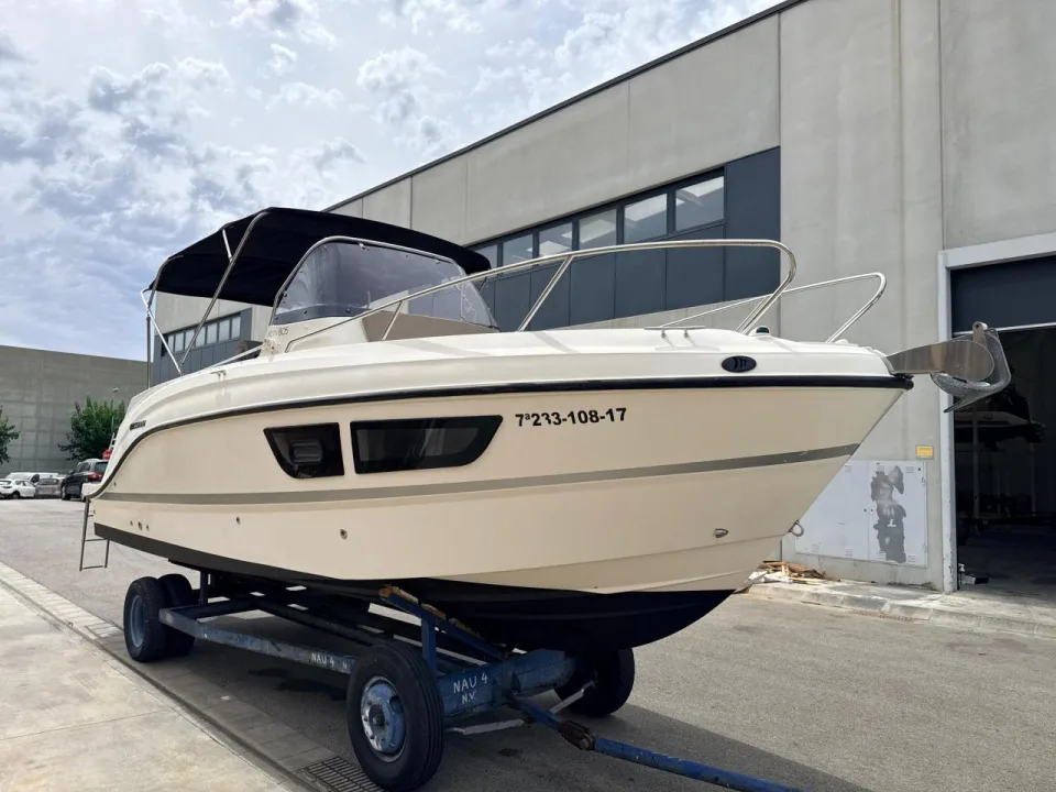 Quicksilver 805 Sundeck used - photo 1