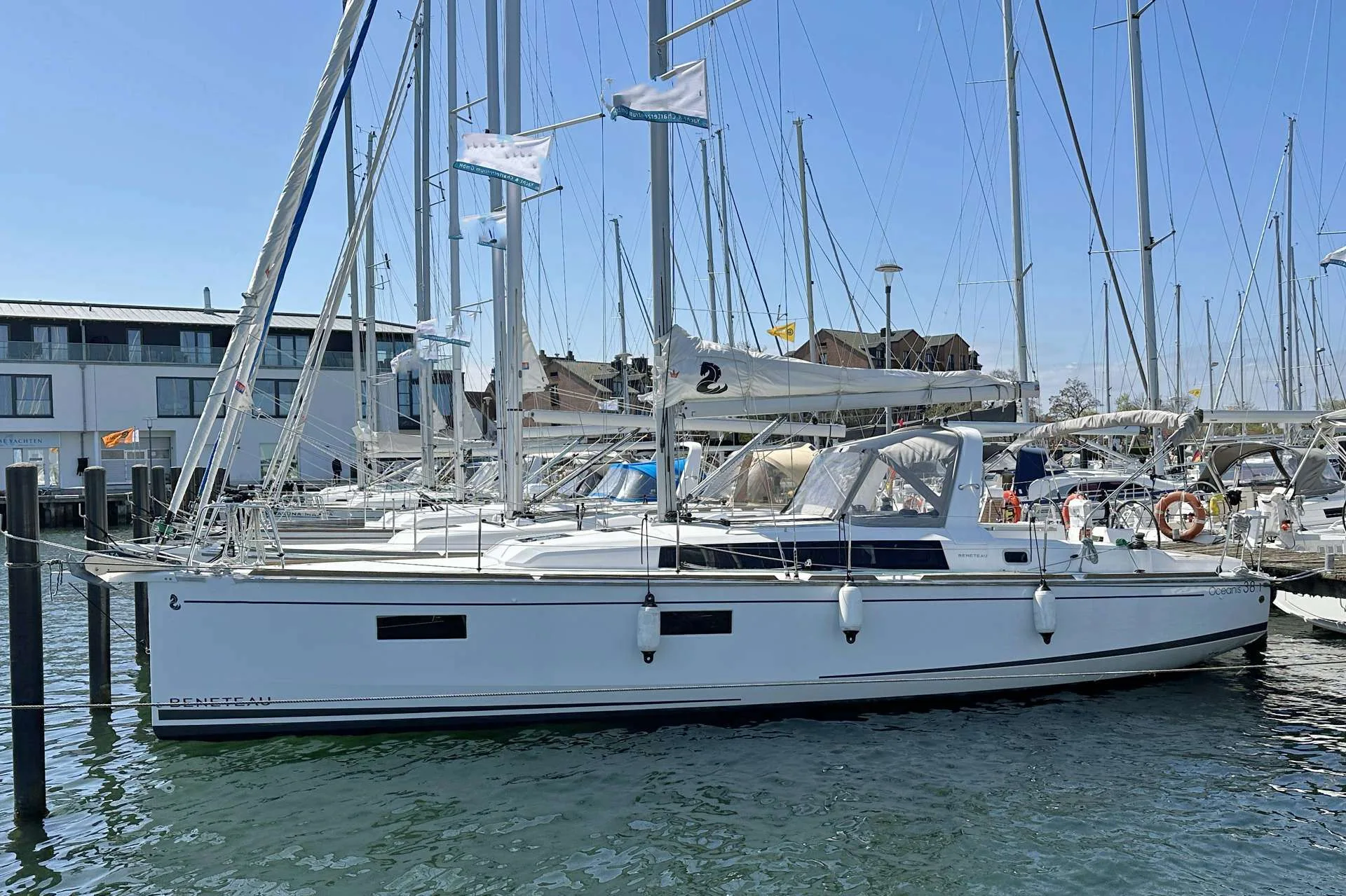 Beneteau OCEANIS 38.1 usato - foto 1