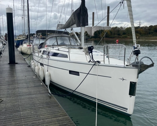 Bavaria Yachts Cruiser 37 used - photo 1